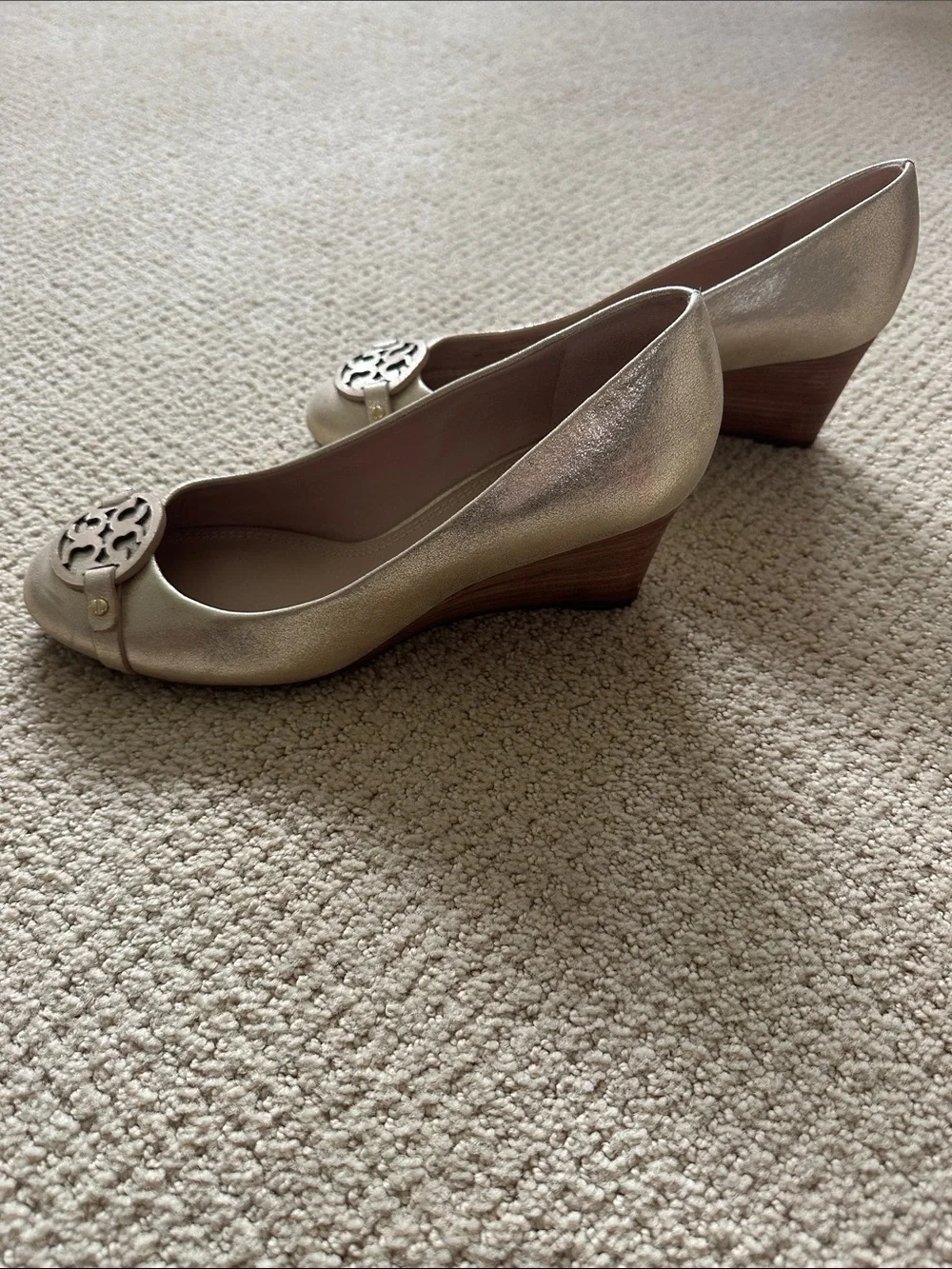Tory Burch Leather Champagne Gold Metallic Wedge Heels with Tory Logo Size 8